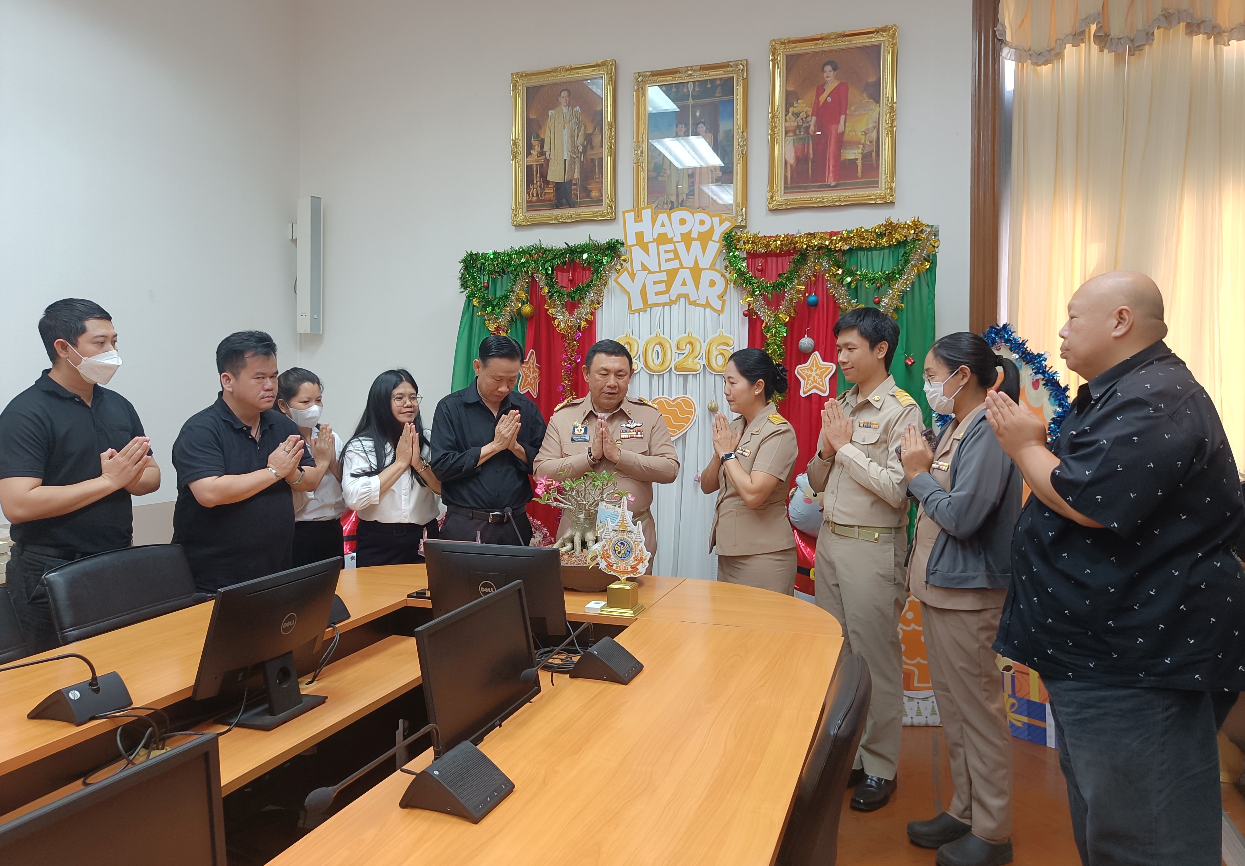 title - กลุ่มพัฒนาระบบบริหาร สำนักงานการปฏิรูปที่ดินเพื่อเกษตรกรรม (กพร. ส.ป.ก.) เข้ากราบไหว้อวยพร ขอพรผู้บริหาร สำนักงานการปฏิรูปที่ดินเพื่อเกษตรกรรม (ส.ป.ก.) เนื่องในเทศกาลขึ้นปีใหม่ 2569